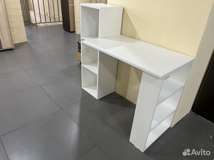 Стол компьютерный новый в упаковке