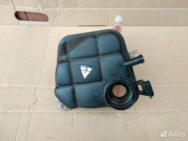 Бачок Mercedes GL GLE GLS W166 расширительный