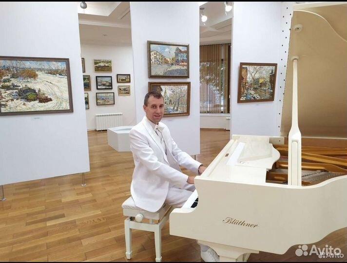 Пианист Дмитрий Пилов