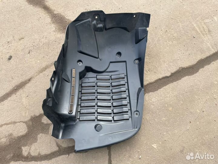 Подкрылок передний правый Range Rover Vogue Sport