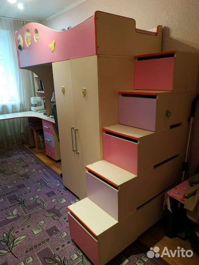 Кровать чердак со столом