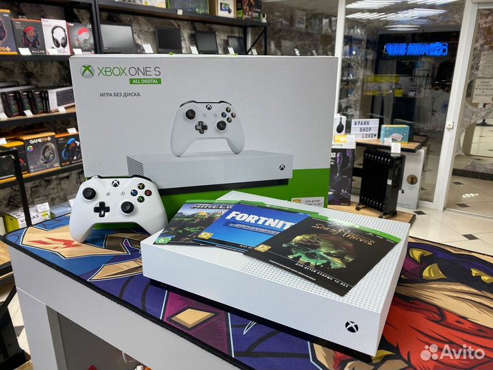 Игровая приставка Xbox one s 1tb FIFA22 Minecraft