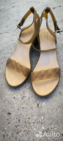 Босоножки crocs w9