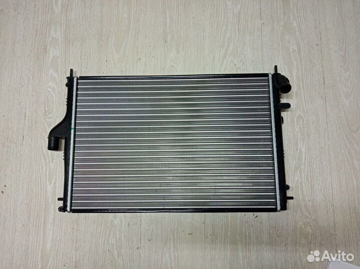 Радиатор охлаждения двигателя основной Renault san