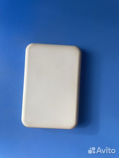 Power Bank Magic Safe на iPhone