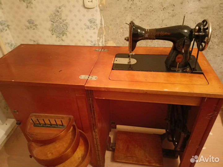 Машина швейная ножная
