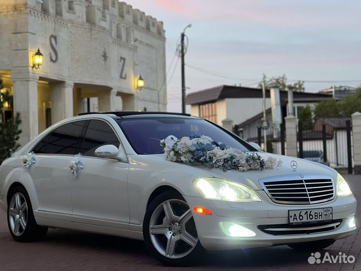 Свадебные украшения на машину