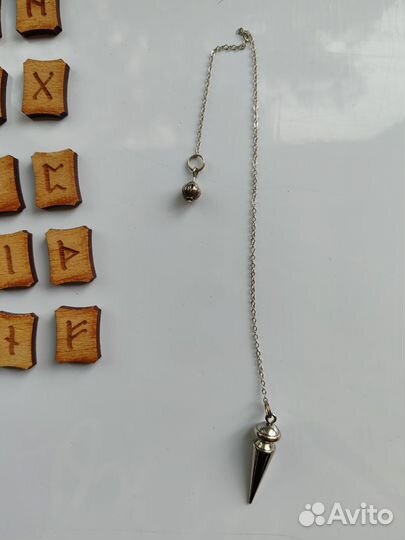 2 рунических набора оракул карт. Гадание