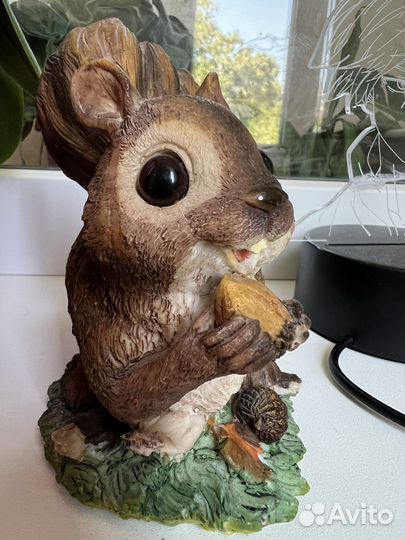 Садовая фигурка белочка из полистоуна новая
