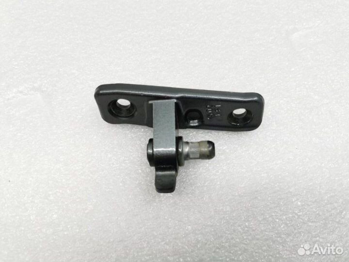 Петля двери передняя правая Mercedes-Benz