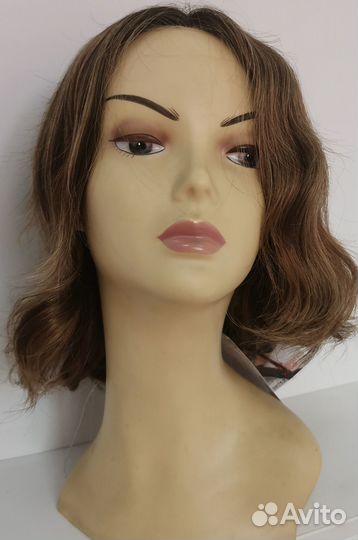 Продавец в салон париков