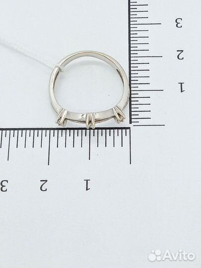 Кольцо с природным камнем Золото