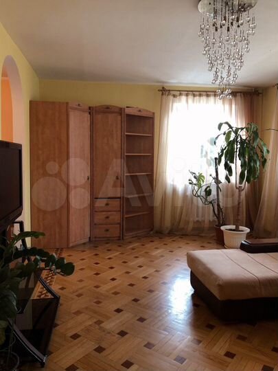3-к. квартира, 90 м², 2/5 эт.