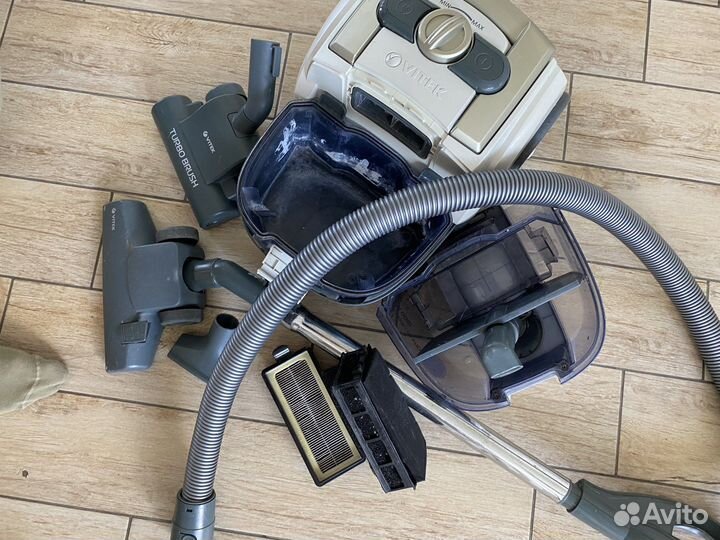 Пылесос Vitek с аквафильтром