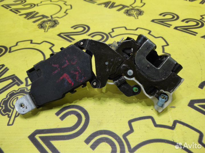 Замок двери задний левый Subaru Forester SF5 EJ205