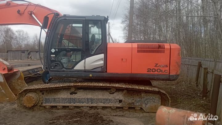 Гусеничный экскаватор Hitachi ZX200LC-5G, 2015