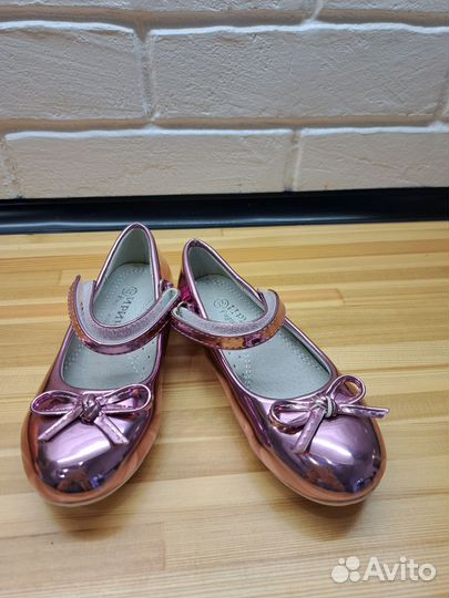 Туфли для девочки новые 27 размер
