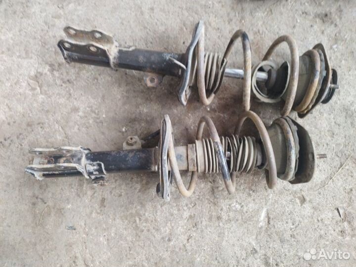 Стойка подвески передняя Toyota Prius NHW10 1nzfxe