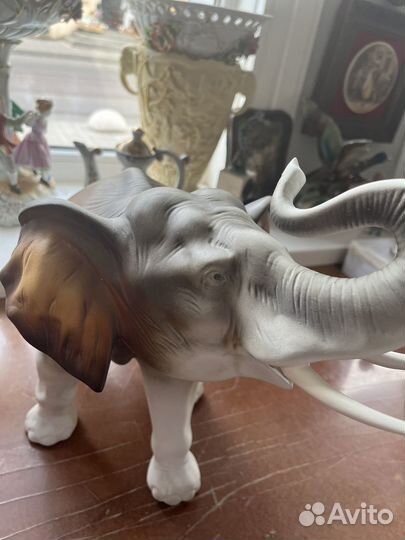 Фарфоровый слон