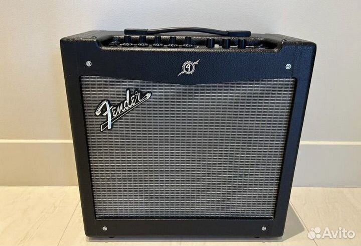 Комбоусилитель Fender mustang v2