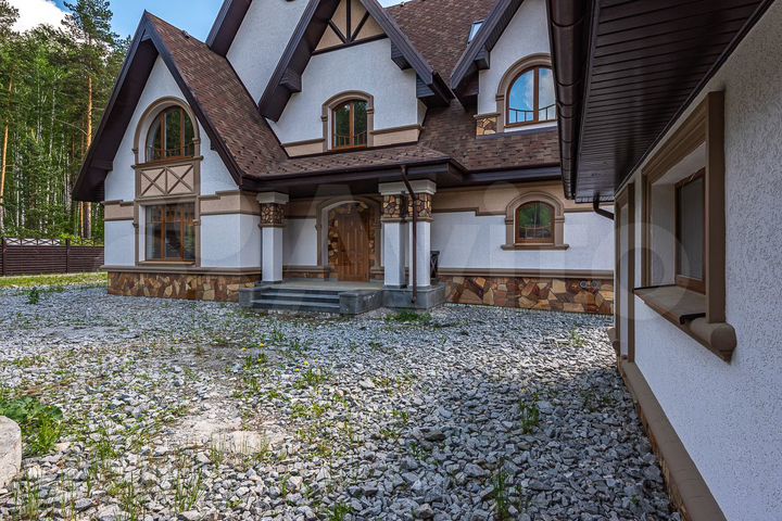 Коттедж 560 м² на участке 18,5 сот.