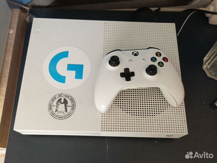 Xbox One s 1tb с играми