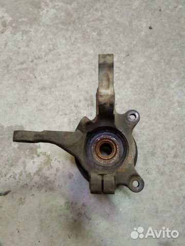 Кулак передний левый Митсубиси Лансер 9