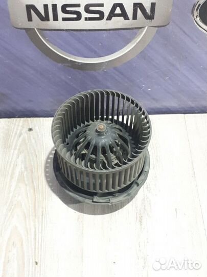 Вентилятор мотор печки отопителя Nissan note E11