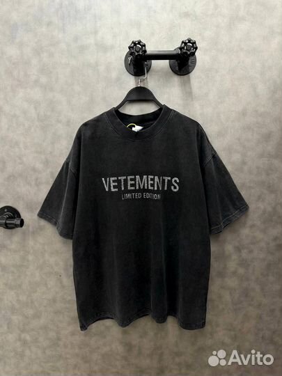 Футболка со стразами Vetements оверсайз