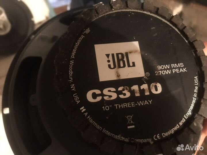 Сабвуфер и усилитель в автомобиль