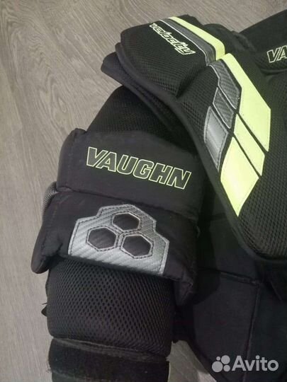 Вратарский нагрудник Vaughn VE8 Jr M/L