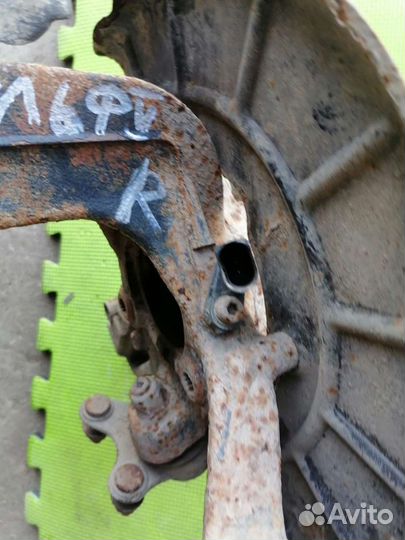 Кулак поворотный правый Фольксваген Гольф 5 плюс