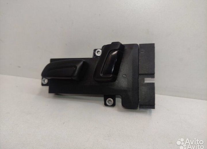 Кнопки регулировки сиденья