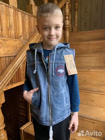 Джинсовая жилетка для мальчика