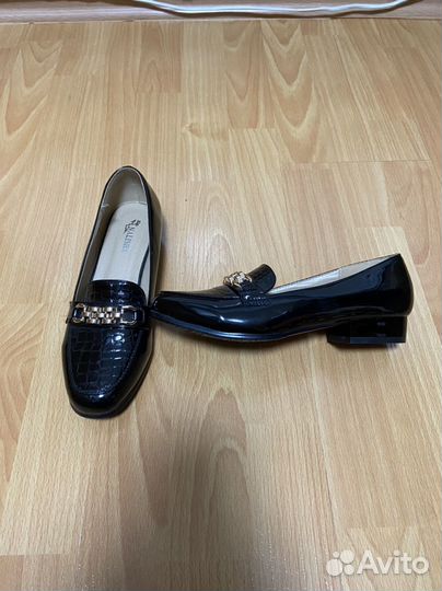 Лоферы женские