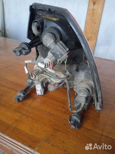 Фара задняя левая chrysler 300m