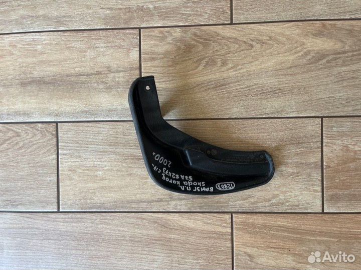 Брызговик передний левый Skoda Karoq С 2017 По