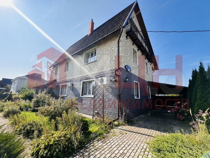 Коттедж 395 м² на участке 10 сот.