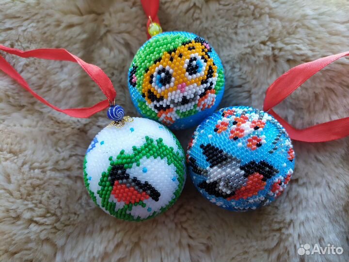Ёлочные игрушки из бисера:шары,звёзды,колокольчики