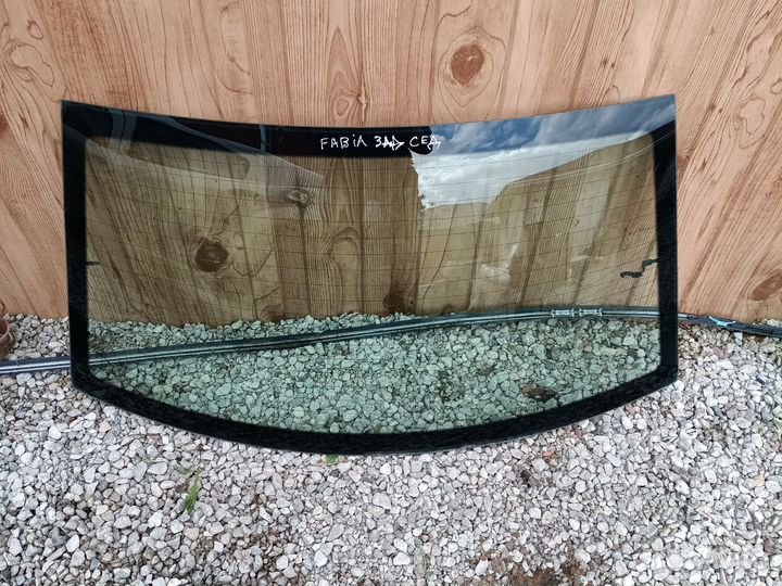 Стекло заднее Skoda fabia 1 седан