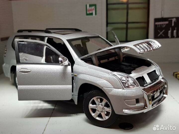 1:24 модель toyota Land Cruiser Prado silver