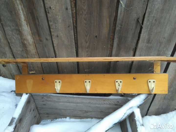 Вешалка полка навесная в прихожую СССР деревянная