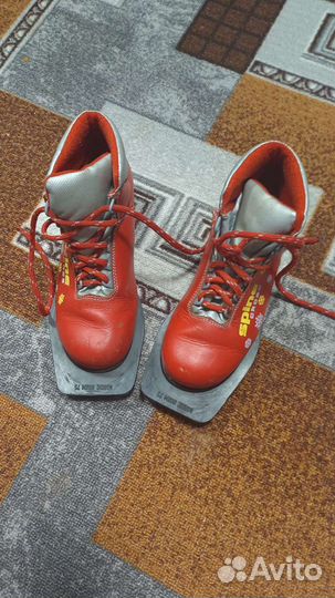 Лыжные ботинки