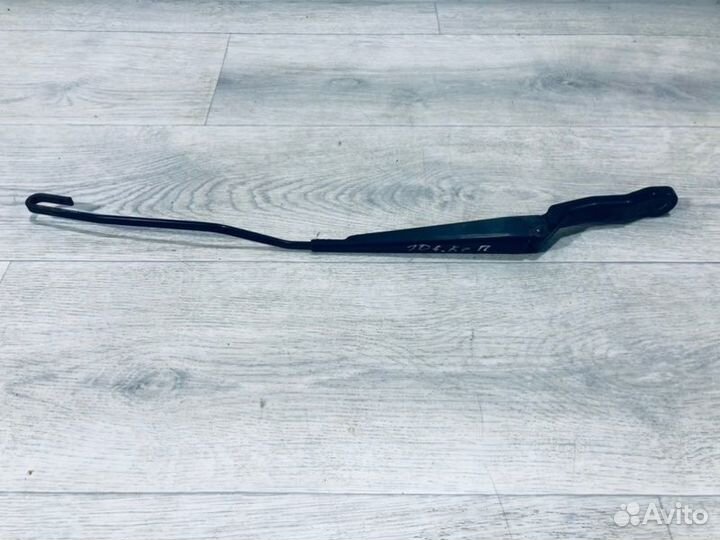 Поводок стеклоочистителя передний правый Peugeot