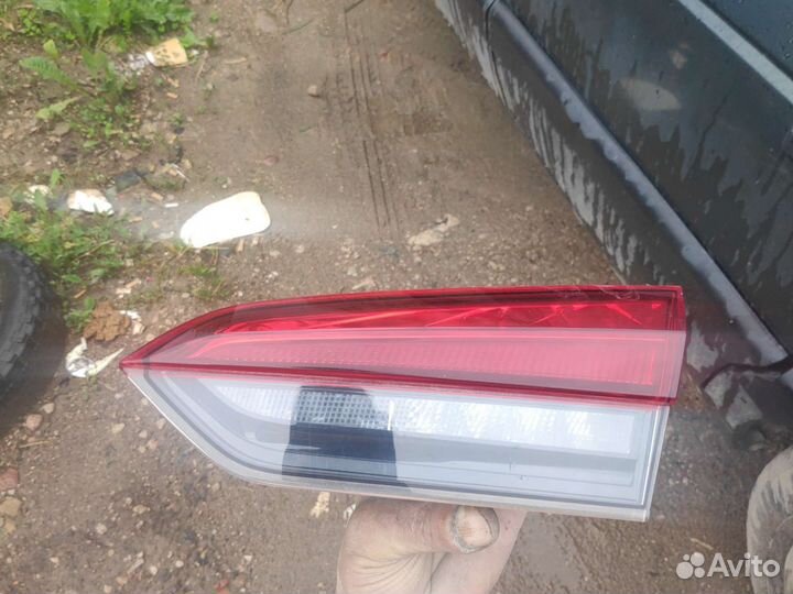 Фонарь крышки багажника Skoda rapid
