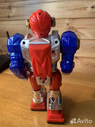 Робот на батарейках