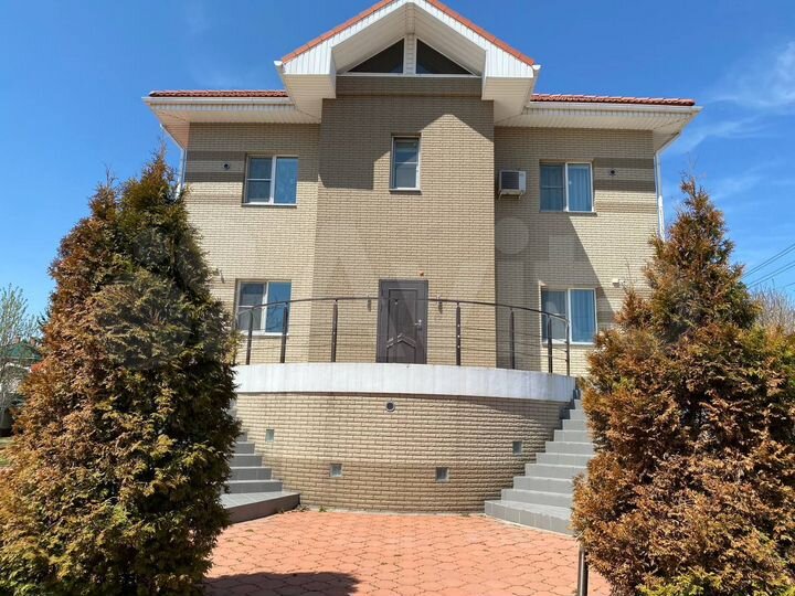 Коттедж 330 м² на участке 16 сот.