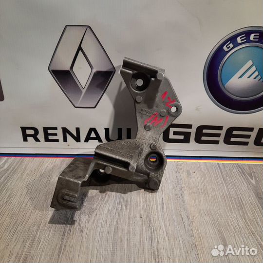 Кронштейн площадка крепление генератора Renault lo