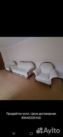 Детская кровать и холл с 2 креслами