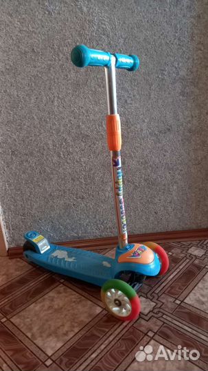 Самокат детский трехколесный с сиденьем